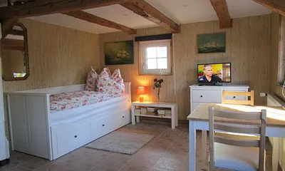 Kinderzimmer mit 2 IKEA Betten zum ausziehen