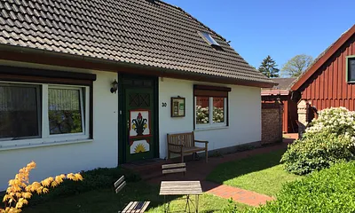 Eingangsbereich mit Garten