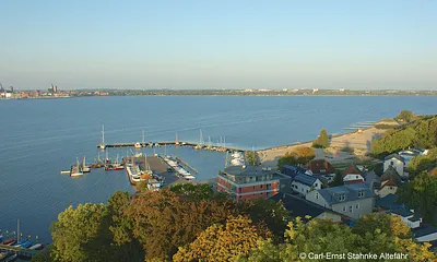 Altefähr Hafen und neuer Strand