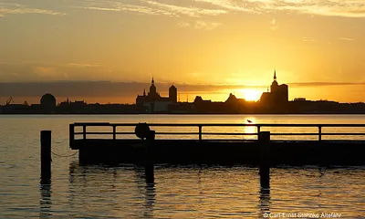 Ansicht der Hansestadt Stralsund am Abend