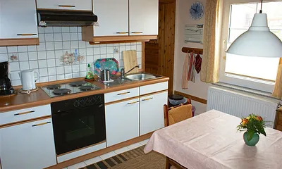 Komplette Küchenzeile mit Kühlschrank