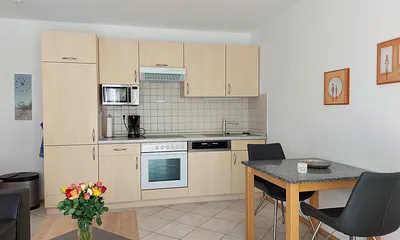 Küchenzeile mit Eßbereich