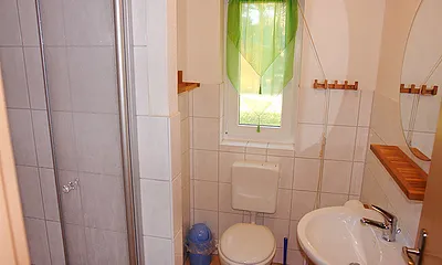 Tageslicht-Bad mit Dusche