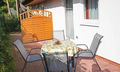 Terrasse mit Garten