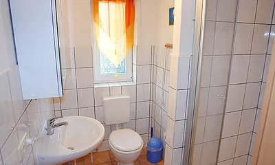 Tageslicht-Bad mit Dusche