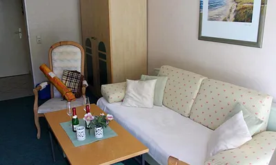 Im Appartement wartet auf Sie eine Strandmuschel zum Schutz vor Sonne und Wind und eine Stranddecke