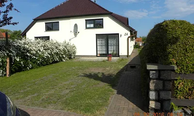 Haus Vorder-und Seitenansicht