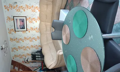 Küchentisch und Wohnsofa