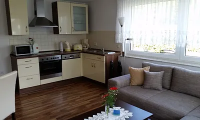 Wohnzimmer + offene Küche