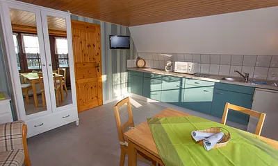 Blick in den offenen Küchenbereich