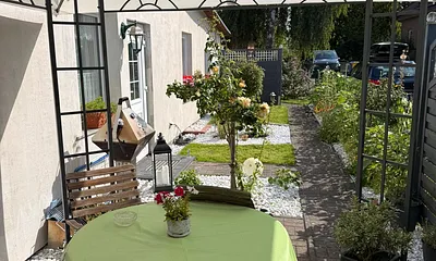 Aussenansicht gemütliche essecke unterm Pavillon 