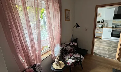 kleine Sitzecke im Wohnzimmer