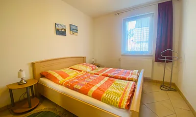 Schlafzimmer mit Kleiderschrank 