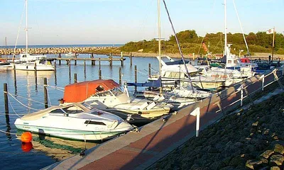 Der Hafen - Anziehungspunkt am Promenadenende