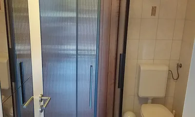 Bad mit Duschkabine