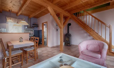 Wohn- und Essbereich mit Kamin