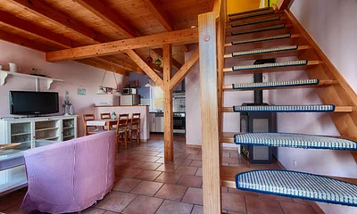 Treppe vom Wohnbereich in den Schlafbereich