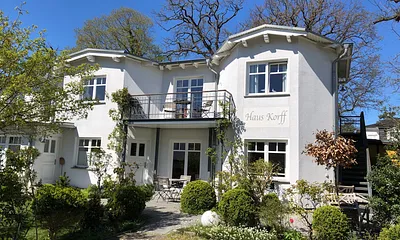 Außenansicht mit Sitzbereich