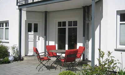 Wohnungseingang mit Sitzbereich