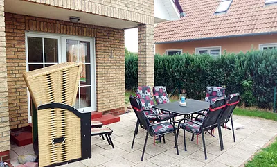 Große Sonnenterasse mit 450 m² umzäunten Garten