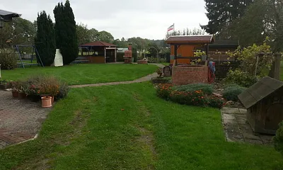 Sitzecke mit Grillkamin und Feuerstelle