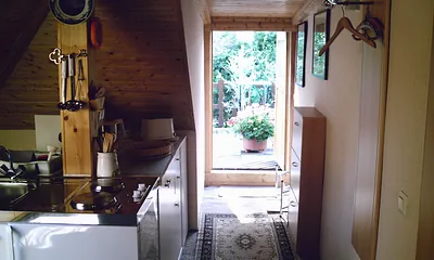 Küche mit Blick auf Terrasse