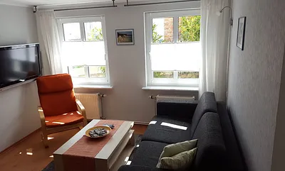 Gemütliches Wohnzimmer mit Flachbildfernseher und Stereoanlage, WLAN Zugang kostenfrei vorhanden