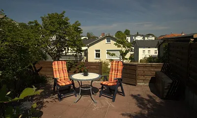 Terrasse am Hausgarten mit Blick in die Altstadt