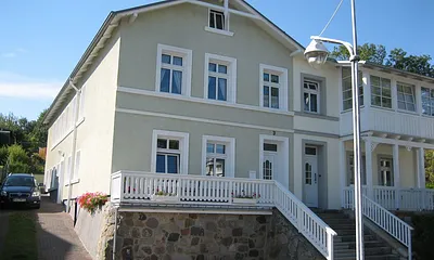 Hausansicht und Terrasse der Ferienwohnung 