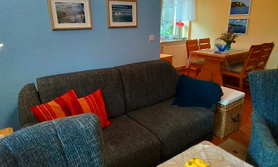 Esstisch und Schlafcouch