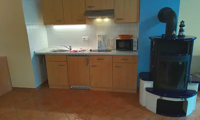 Küchenzeile mit Kamin