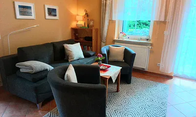 Wohnzimmer mit Schlafcouch für eine Person