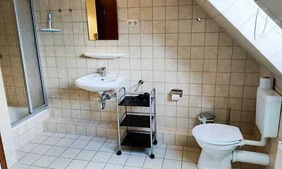 Badezimmer mit Dusche