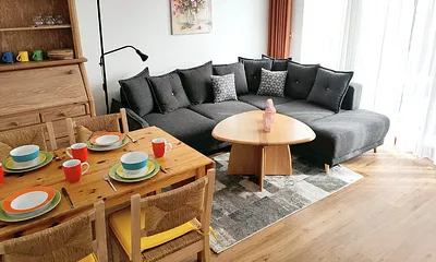 Sitzgruppe und Esstisch