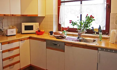 komplett eingerichtete Küche