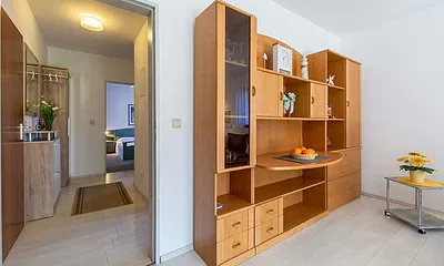 Wohnzimmerschrank