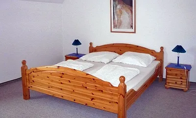 Schlafzimmer mit Doppelbett