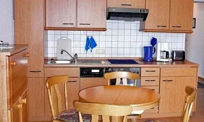 Esstisch und Küchenzeile