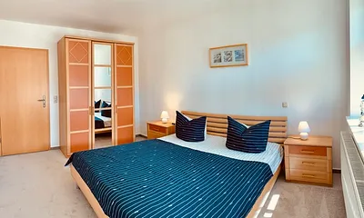 Schlafzimmer 1