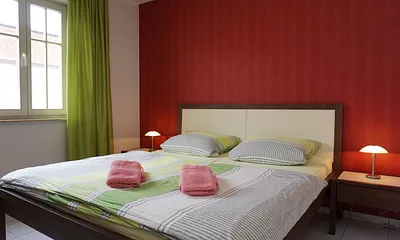 Schlafzimmer mit Doppelbett