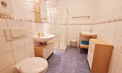 Wohnzimmer mit Zugang zur Terrasse