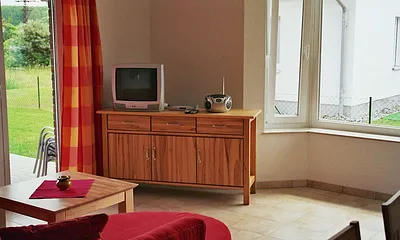 Blick auf Terasse und Erker.