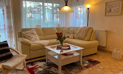 Gemütliche Sitzecke im mediterranen Stil