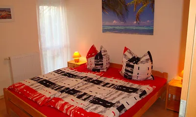 Schlafzimmer mit Doppelbett
