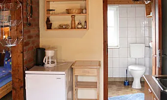 Blick Küche / Duschbad vom Eingang aus