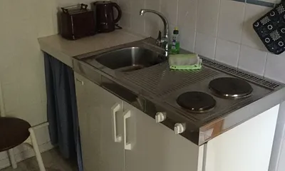 Küche mit Kochgelegenheit 