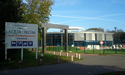 Die Wohnung befindet sich direkt neben einem Meerwasserschwimmbad mit zahlreichen Sport- und Wellnessmöglichkeiten. So  ist auch im Winter aktive Erholung möglich. 