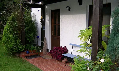 Bei uns parken Sie direkt vor dem Eingang ohne zusätzliche Kosten:)