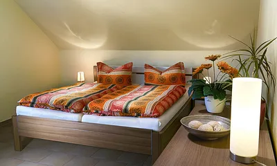 Doppelbett im Schlafzimmer