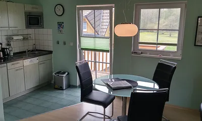 Küchenzeile und Eßbereich